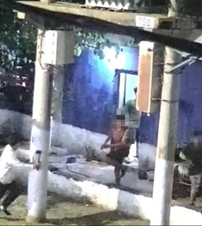 Perseguía a un hombre con un cuchillo para apuñalarlo y se desató una salvaje pelea 