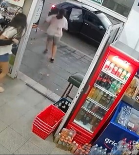 Terror en un almacén: tres nenas quedaron en medio de un golpe comando 