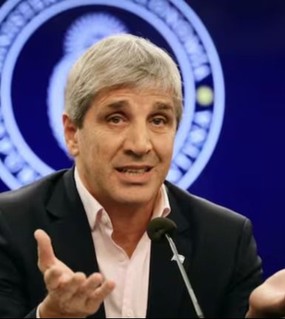 “Nunca compré ropa en Argentina”: el sector textil cruzó a Caputo por sus críticas sobre los precios nacionales