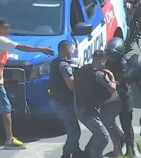 Dos “naranjitas” amenazaban a taxistas con una pistola falsa y una varilla de metal 