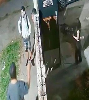 Un sicario le tocó timbre, lo saludó con un apretón de manos y lo fusiló delante de sus nietas 