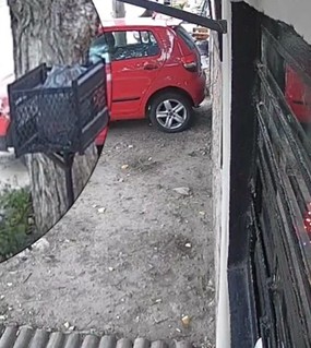 Detuvieron a un hombre que intentó darles plata a una nena y su primo para que se acerquen a su camioneta 