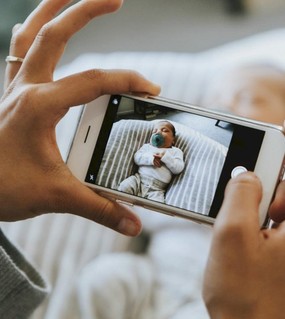 Qué es el “sharenting”, la práctica online que podría poner en riesgo a tus hijos