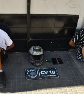 Delincuentes de 15 y 17 años robaron una moto con una llave tumbera