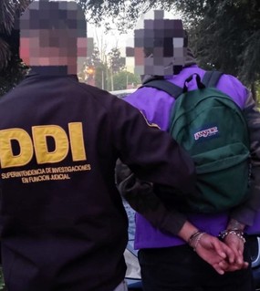 Faltó a trabajar, su jefe lo fue a buscar a la casa y lo encontró muerto, desnudo y atado de manos