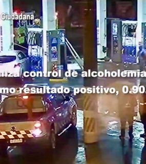 Manejaba borracha y se estrelló contra el surtidor de una estación de servicio