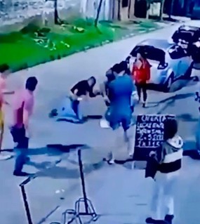 Hostigaban a su hija, los enfrentó y terminó internado: murió 651 después