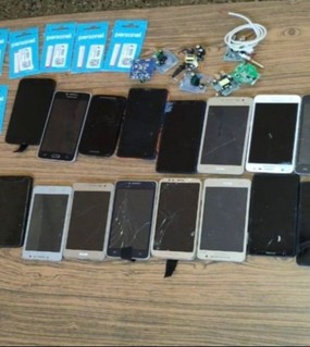 Presos bonaerenses conectados: hay 48.693 líneas de celulares legales dentro de las cárceles