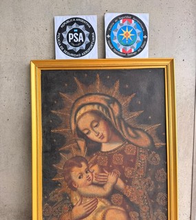 Quería subirse al avión con una pintura del siglo XVIII: sospechan que fue robada