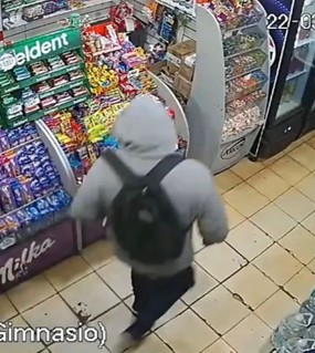 ”El ladrón de los antojos”: en menos de un mes robó chocolates, cigarrillos y la recaudación de seis kioscos
