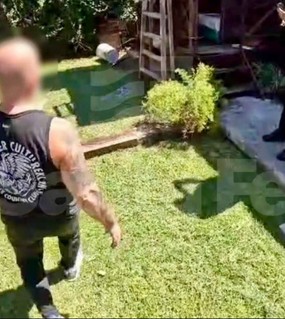 Cayó a un pozo ciego en el patio de su casa y fue rescatado en un dramático operativo