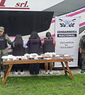 Se tragaron 752 cápsulas con 10 kilos de cocaína y detuvieron a 9 bolivianos 