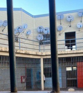 Denuncian antenas satelitales y un “call center tumbero” en el penal de Magdalena