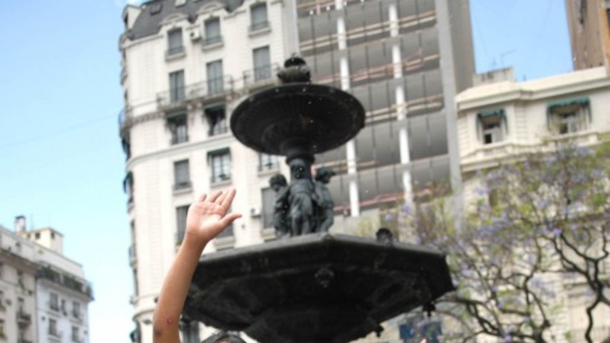 Año nuevo: calor agobiante y lluvias torrenciales