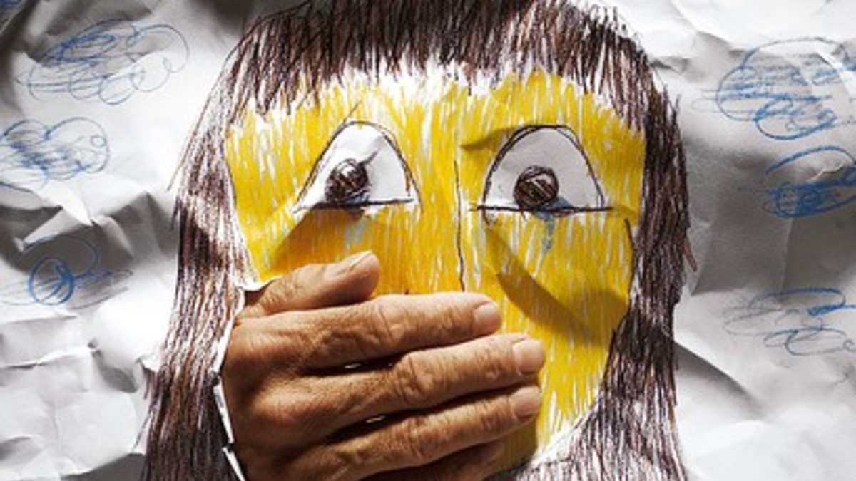 Perverso snuff: desnudaba a su hija para filmarla