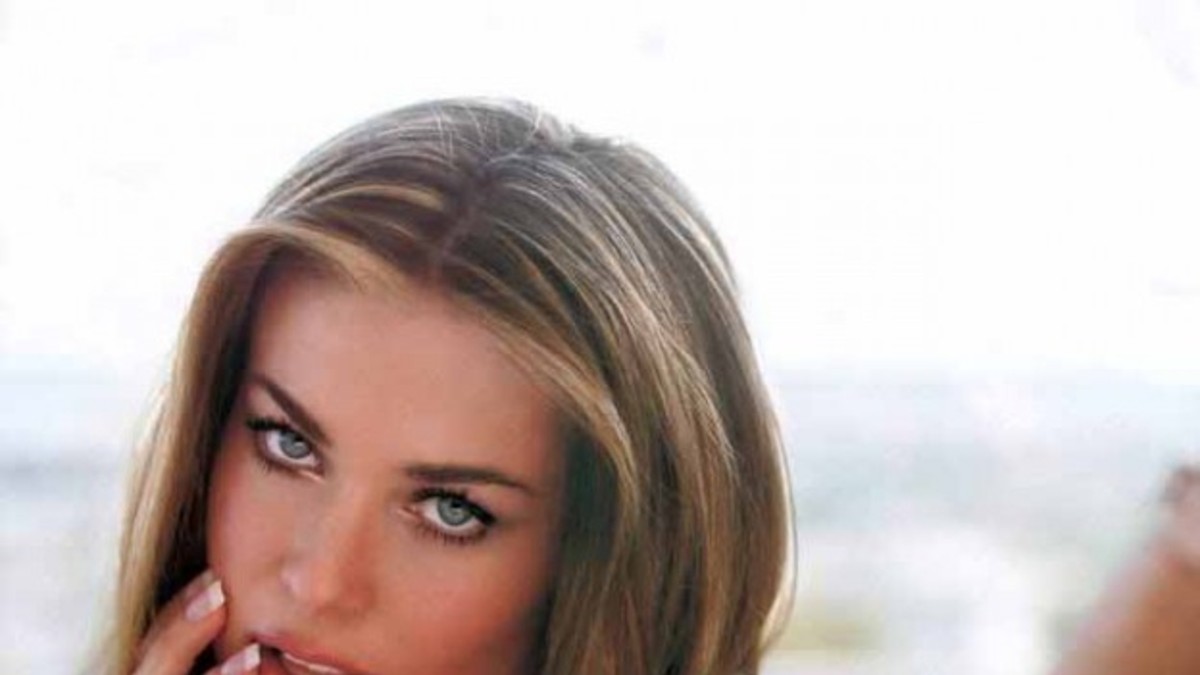 El video lésbico de Carmen Electra calienta la web