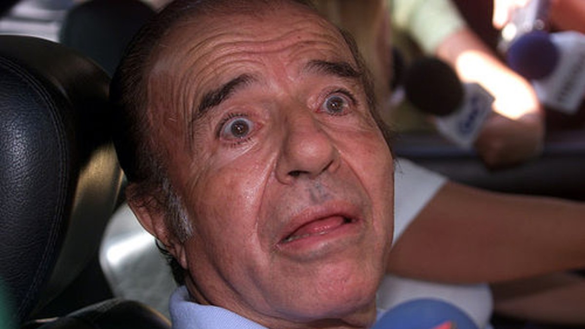 Wikipedia dio por muerto a Carlos Menem Wikipedia dio por muerto a Carlos Menem