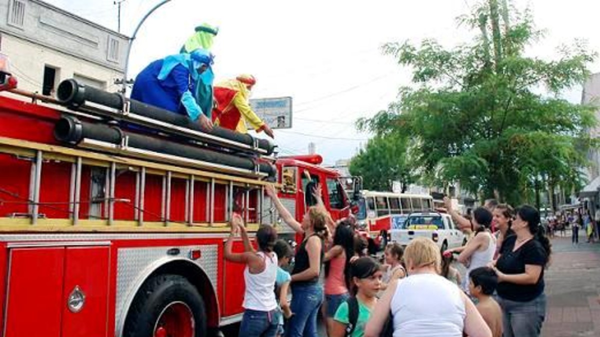 Los Reyes Magos llegaron con golosinas y regalos
