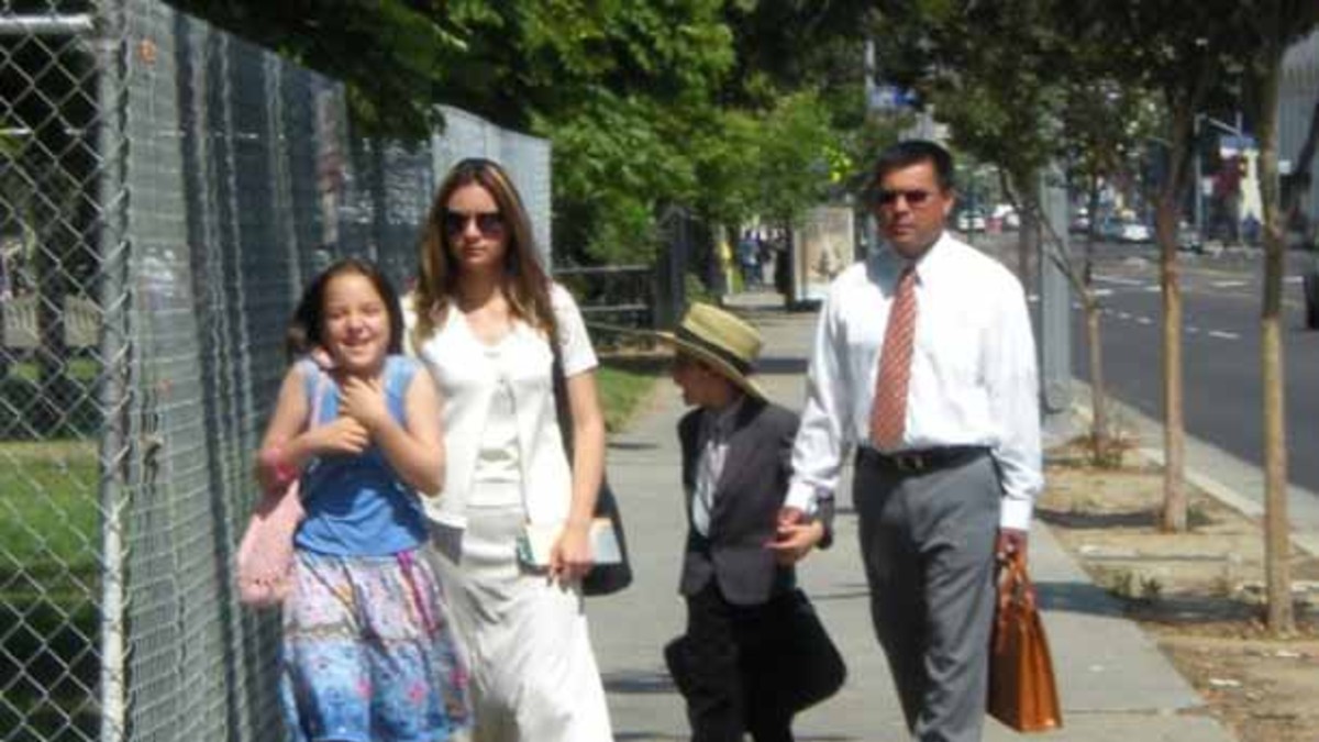 Por qué los Testigos de Jehová no pueden cantar el himno ni brindar