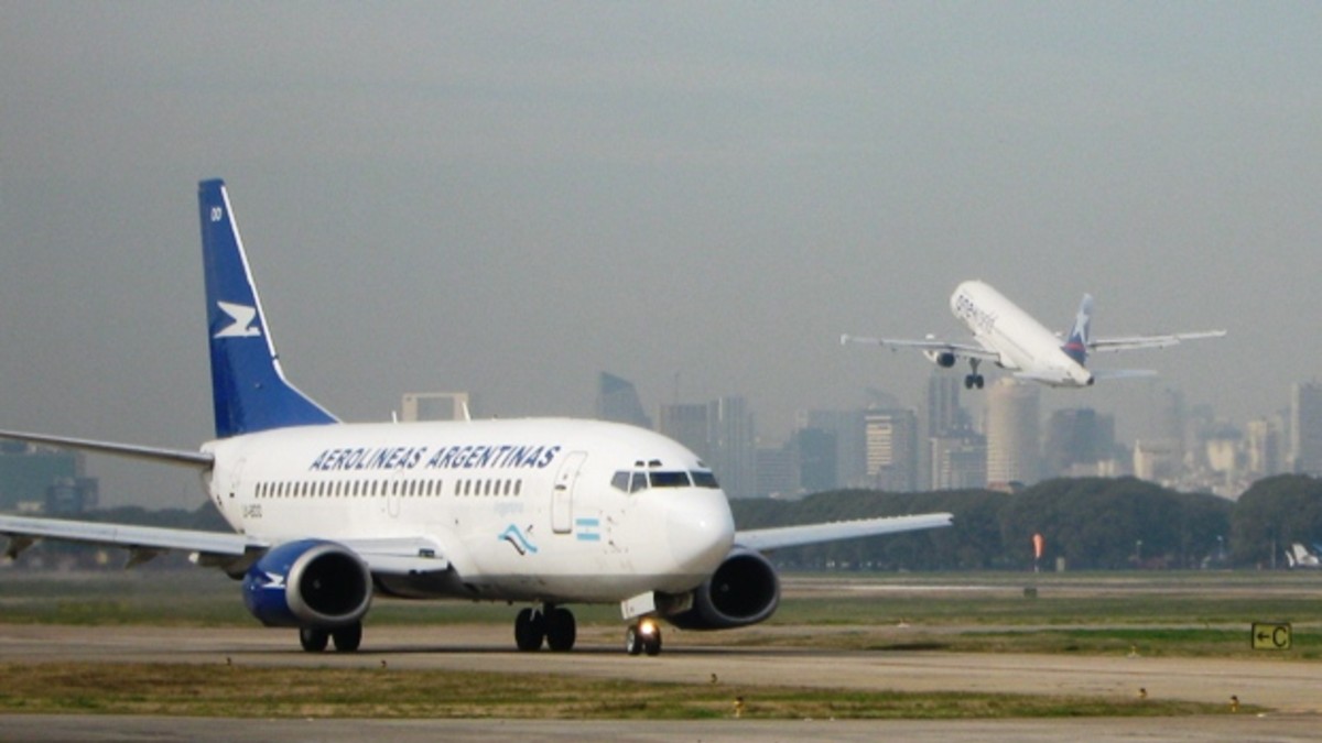 Dos aviones se rozaron en la pista de Aeroparque