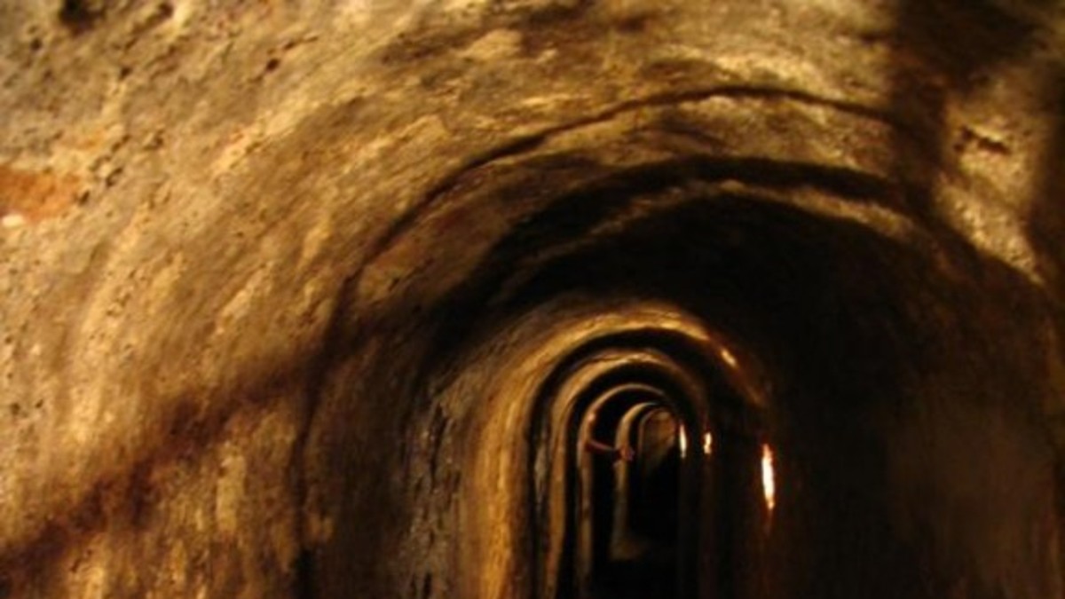 Descubren otro túnel que uniría el Cementerio con la Plaza Moreno