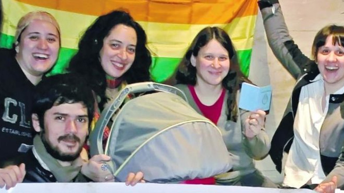 El primer hijo legítimo de lesbianas ya tiene DNI El primer hijo legítimo de lesbianas ya tiene DNI