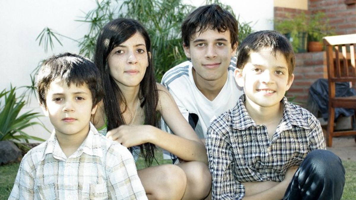 El escándalo sumó más gente a la causa de Agustín