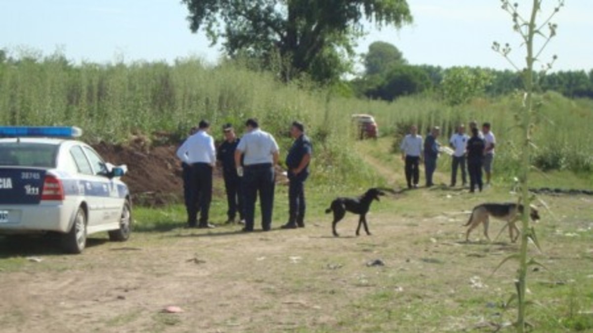 Salió a pasear al perro y se encontró con un cadáver