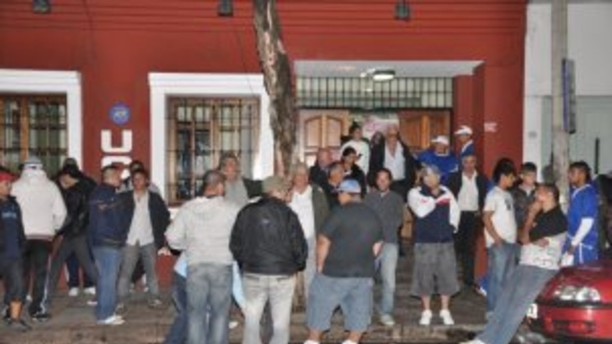 García mandó barrabravas a impedir una reunión contra el Vial Costero