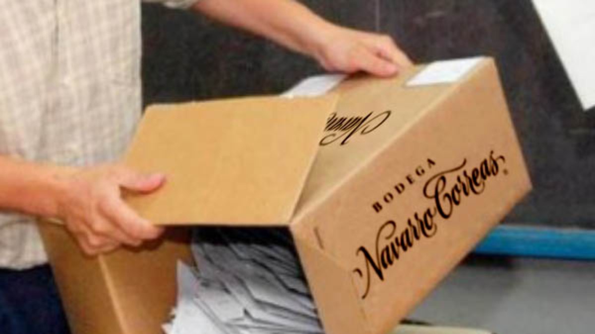 Chubut: Aparecen sobres electorales adentro de una caja de Navarro Correas Chubut: Aparecen sobres electorales adentro de una caja de Navarro Correas