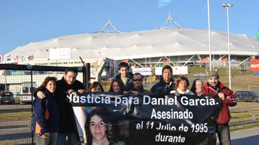 La barra pasó con el telón de De Narváez, pero ella no pudo con el trapo de su hijo