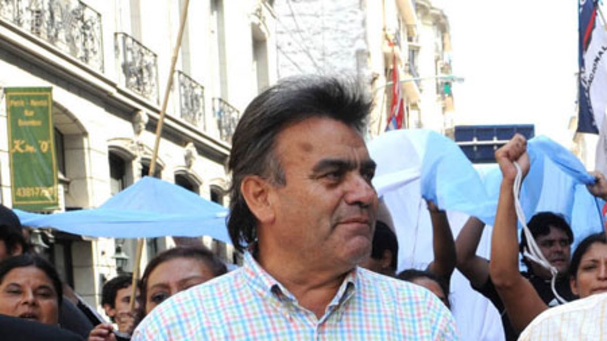 Gutiérrez incitó a frenar a "garrotazos" a un opositor