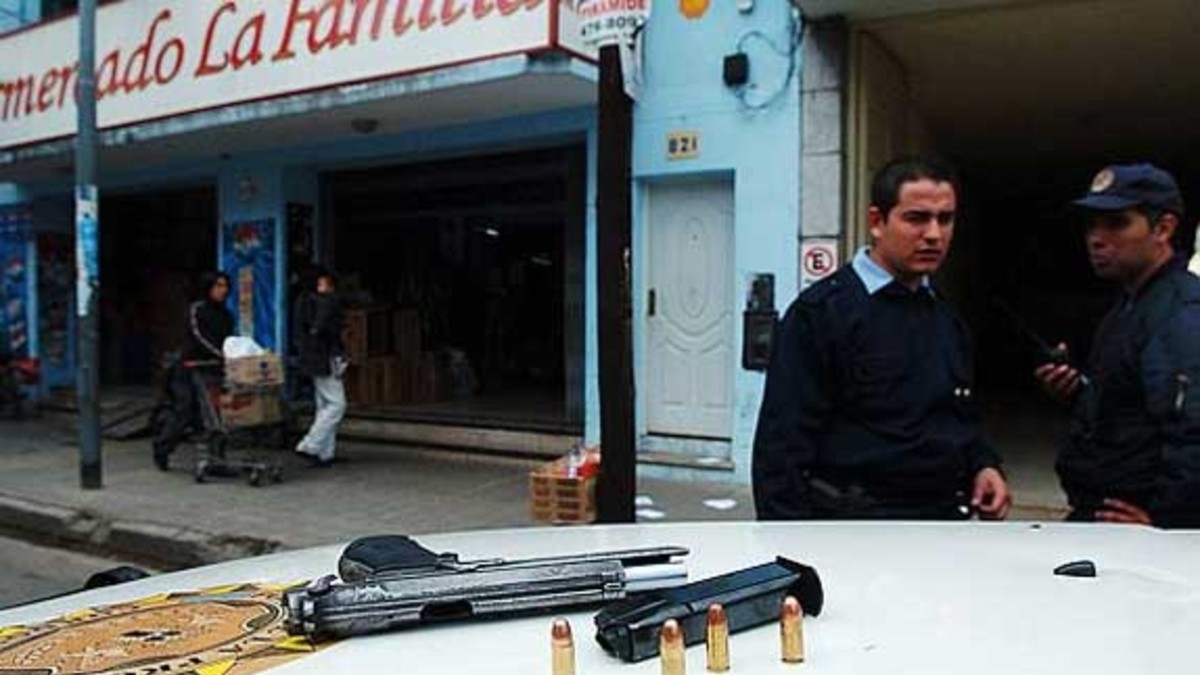 Estaba de compras y mató a un ladrón dentro del súper