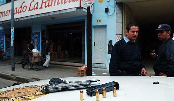 Descubren con una webcam que el portero se roba todo