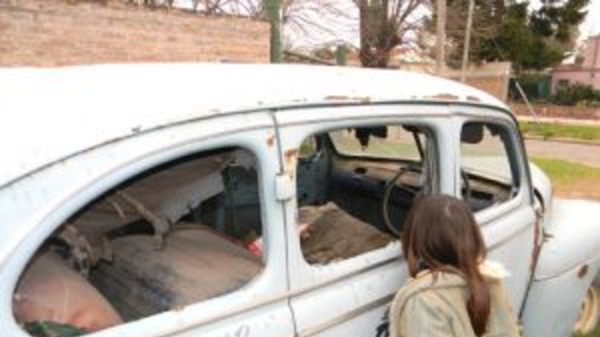 Dejaron una beba en un auto abandonado