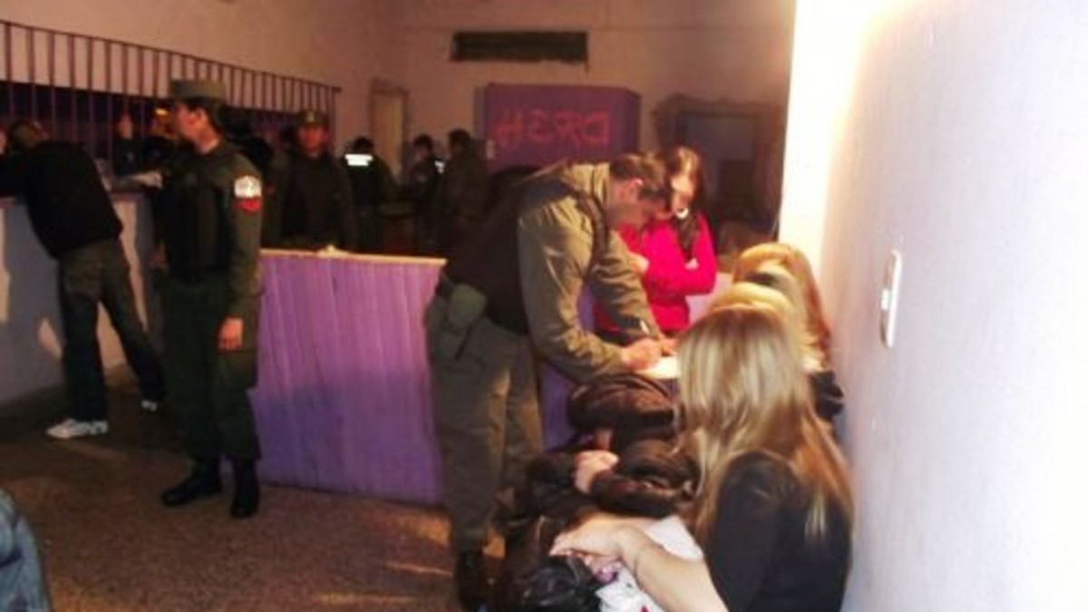Clausuran un prostíbulo y rescatan a ocho mujeres
