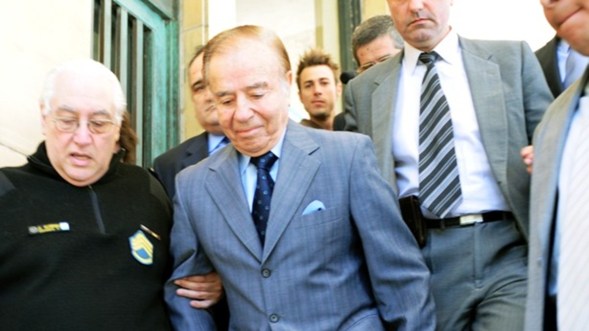 Menem va a juicio oral por el atentado a la AMIA