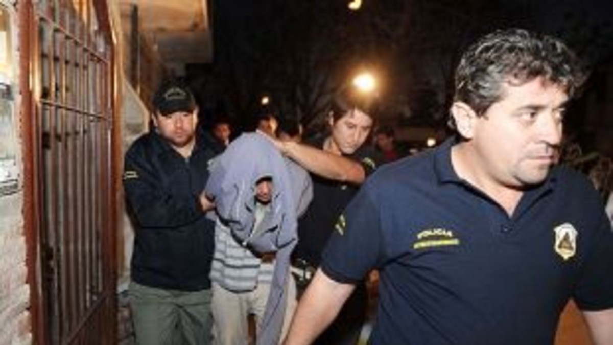 Familiares agarraron a las piñas a un sospechoso