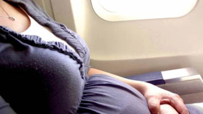Dio a luz en pleno vuelo