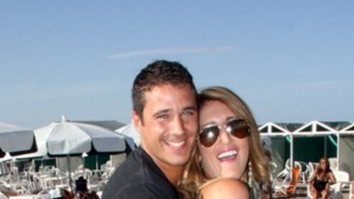 Paleo hizo "cucharita" con su novio en la playa