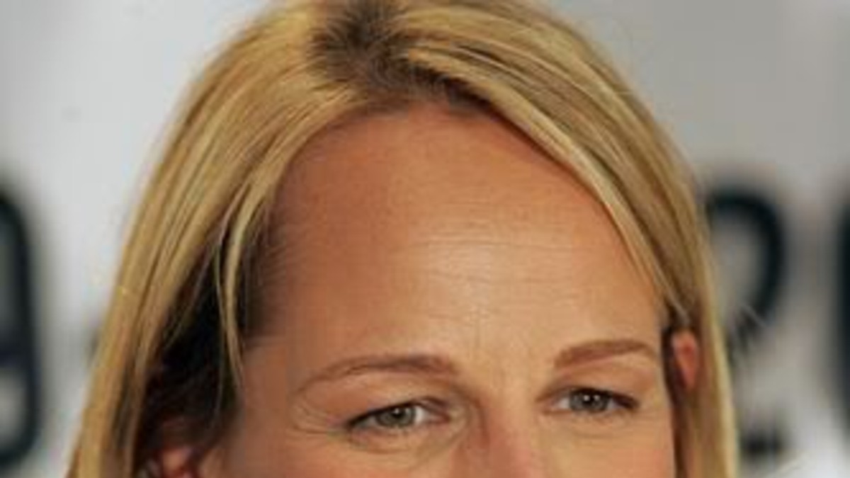 Se desnuda Helen Hunt a los 49 años