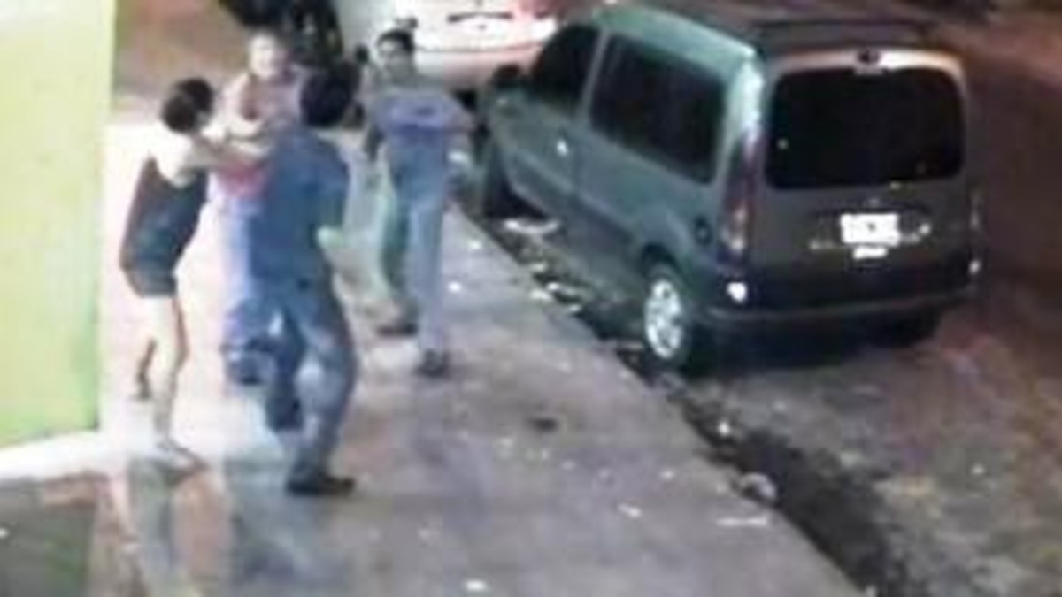 Lo agarraron a piñas porque no les quiso vender cerveza fuera de hora