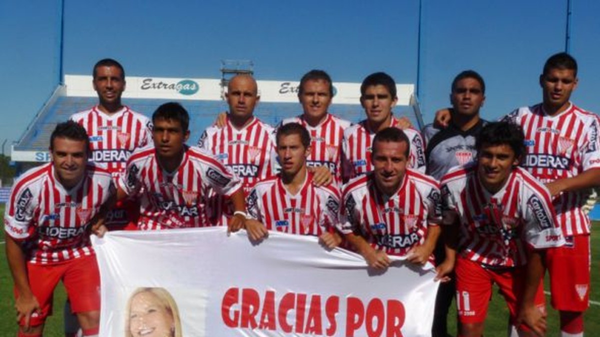 Los Andes recordó a Jazmín de Grazia con una bandera