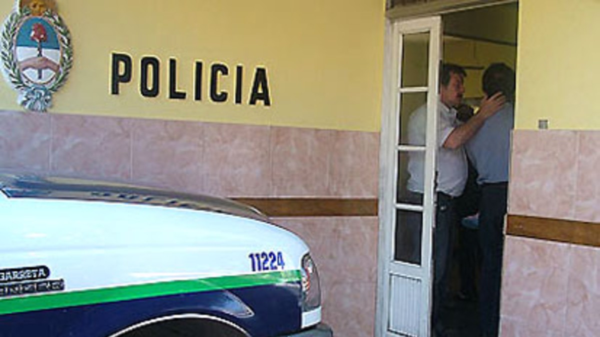 Allanan la comisaría donde habrían violado a un menor