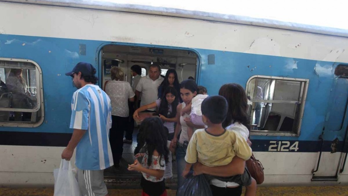 Quieren evitar que se venda alcohol en los trenes