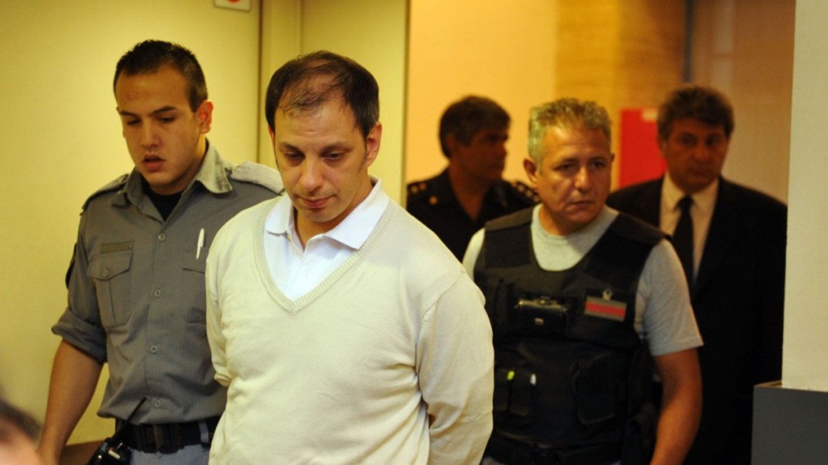 Un año de prisión y una multa de $11 para Vázquez