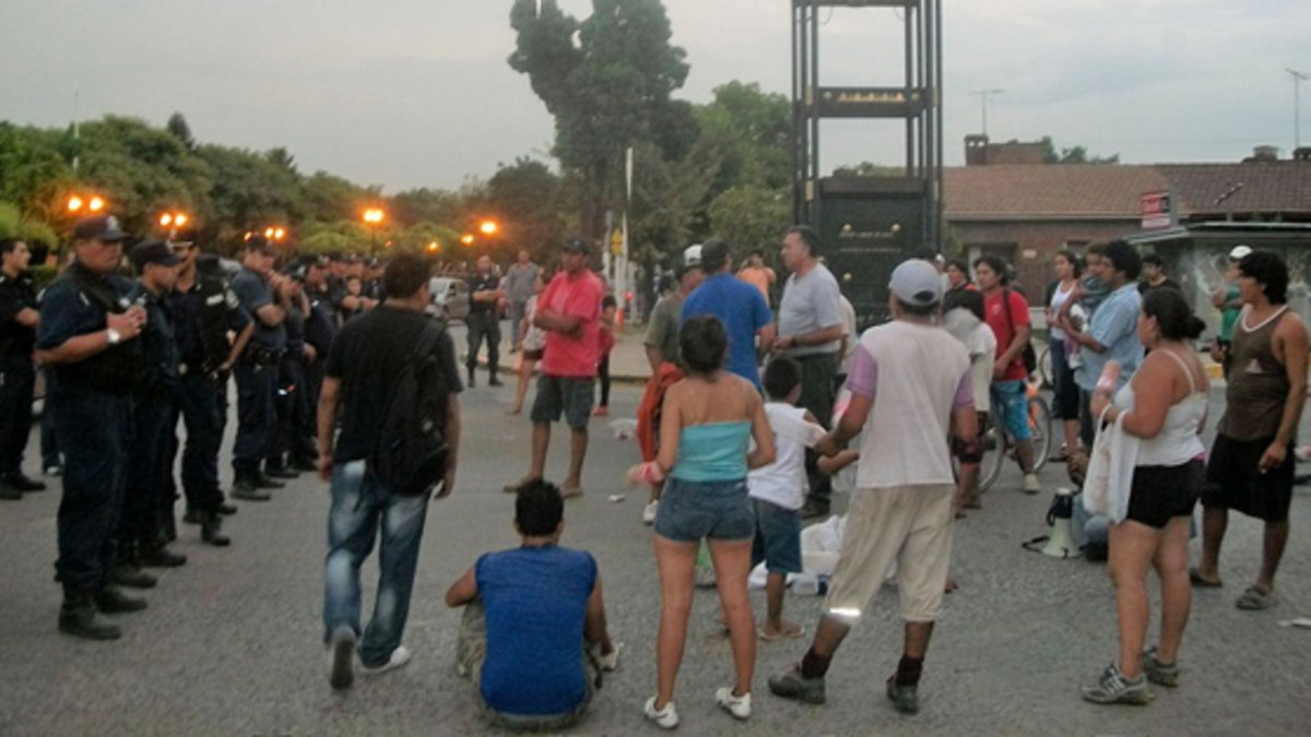 Intendente enfurece porque lo tildan de "violento"