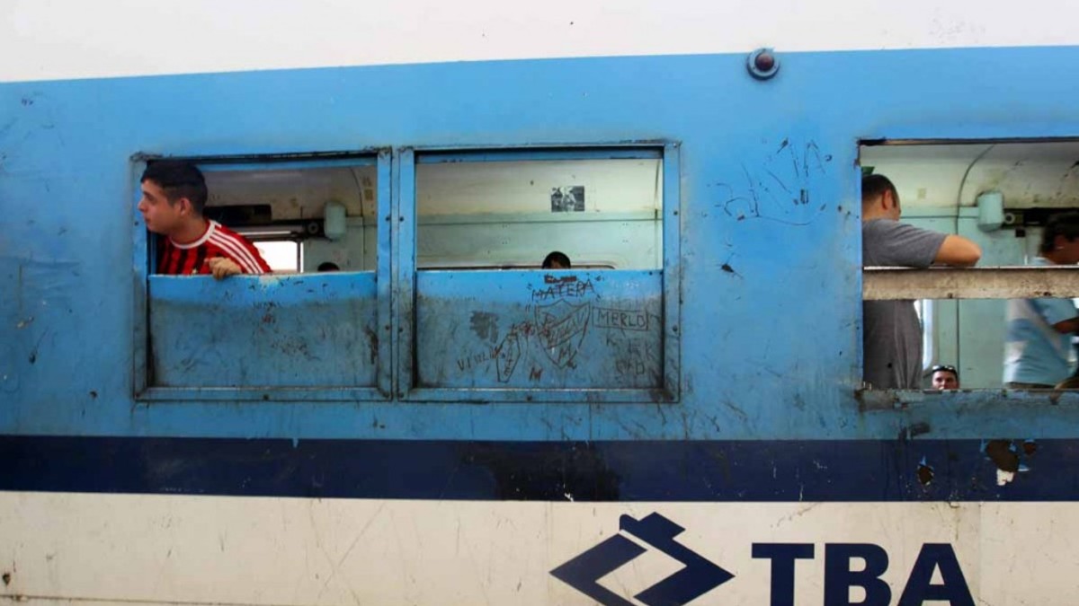 Se levantó el paro del Mitre pero sigue el del Sarmiento Se levantó el paro del Mitre pero sigue el del Sarmiento