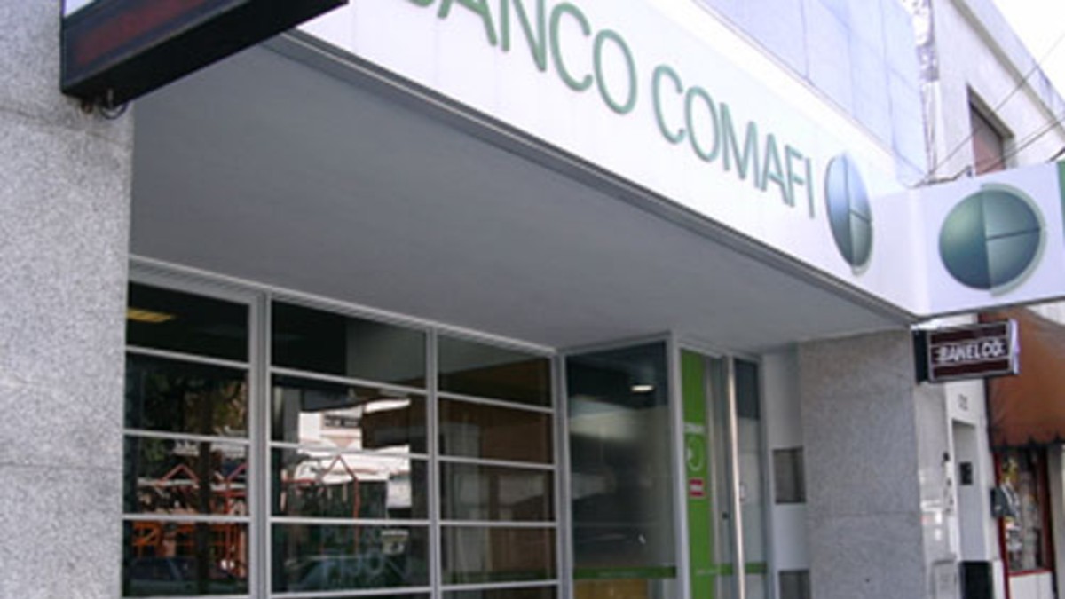 Aprovechó que cargaban el cajero y se robó $120 mil