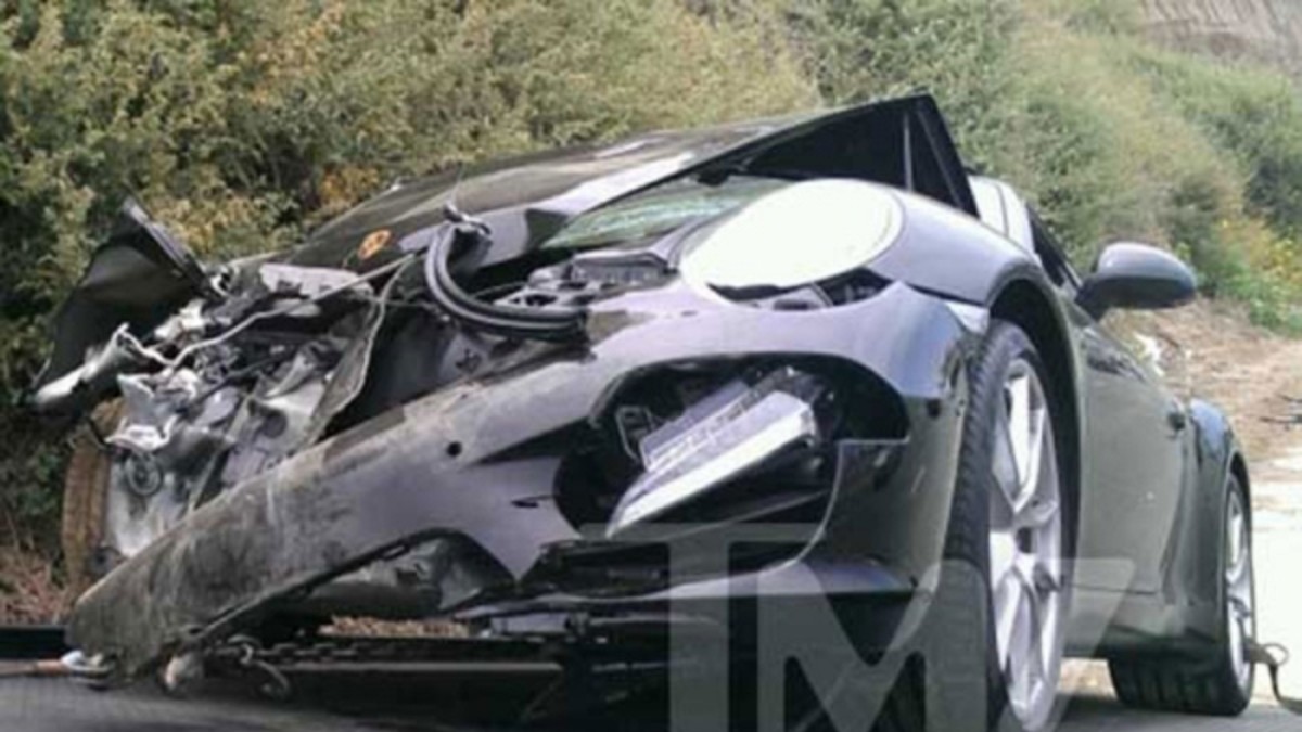 Choque brutal: así quedó el Porsche de Lindsay Lohan